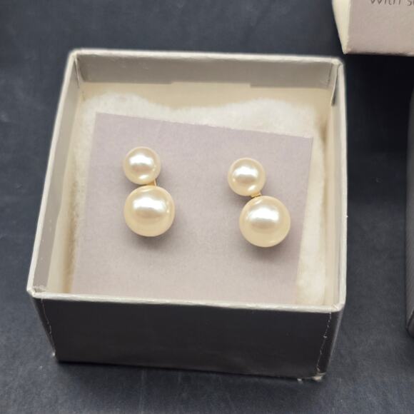 Avon 1989 Pearlessence Earrings In Box Faux Pearl Stud Pierced Classic Timeless - Picture 3 of 8